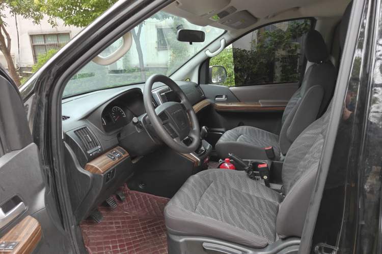 Used FORTHING Lingzhi PLUS 2022 Travel Edition 2.0L Manual Comfort Version 7 Seats Interior 2