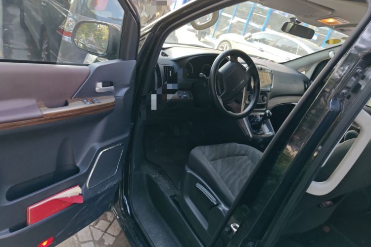 Used FORTHING Lingzhi PLUS 2022 Travel Edition 2.0L Manual Comfort Version 7 Seats Interior 3