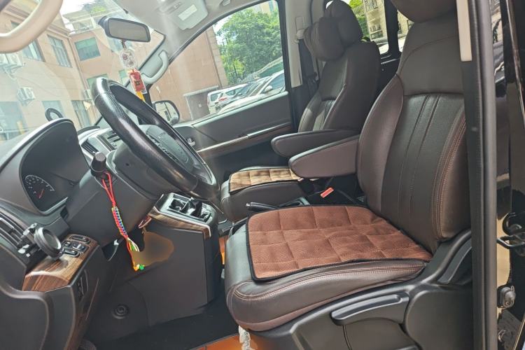 Used FORTHING Lingzhi PLUS 2022 Travel Edition 2.0L Manual Luxury Version 7 Seats Left Front Seat