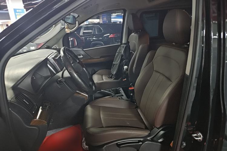 Used FORTHING Lingzhi PLUS 2022 Travel Edition 2.0L Manual Luxury Version 7 Seats Left Front Seat