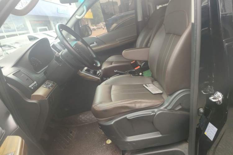Used FORTHING Lingzhi PLUS 2022 Travel Edition 2.0L Manual Luxury Version 7 Seats Left Front Seat