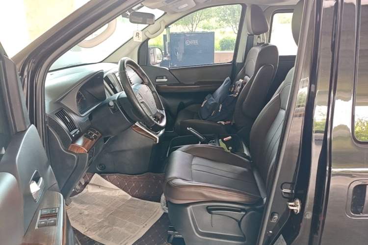 Used FORTHING Lingzhi PLUS 2022 Travel Edition 2.0L Manual Luxury 9-Seater Left Front Seat