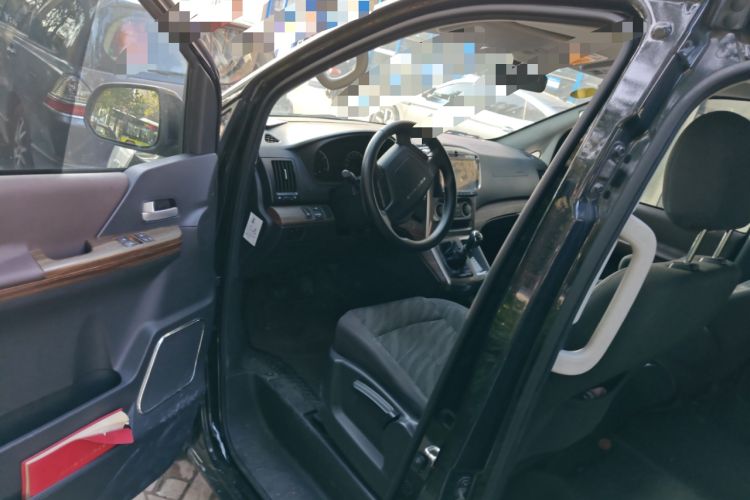 Used FORTHING Lingzhi PLUS 2022 Travel Edition 2.0L Manual Comfort Version 7 Seats Left Front Seat