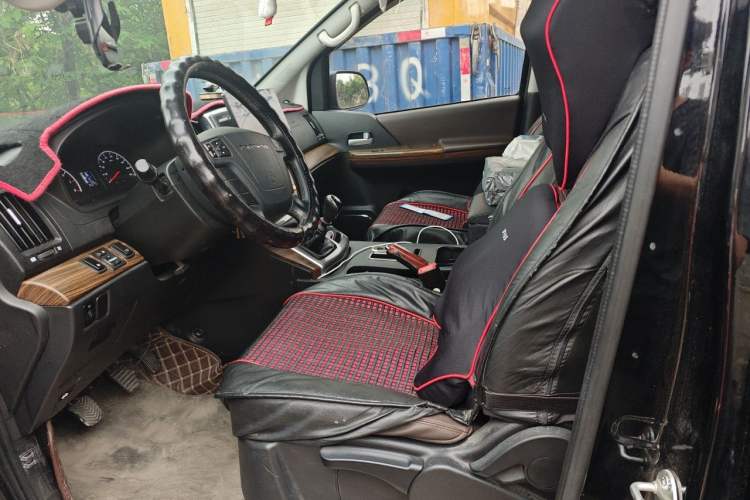 Used FORTHING Lingzhi PLUS 2022 Travel Edition 2.0L Manual Luxury Version 7 Seats Left Front Seat