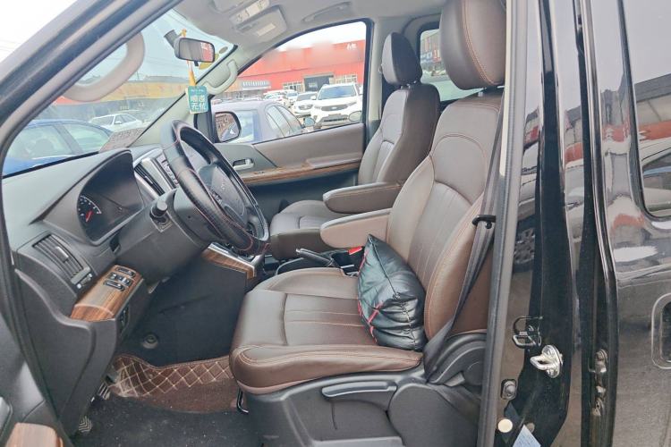 Used FORTHING Lingzhi PLUS 2022 Travel Edition 2.0L Manual Luxury Version 7 Seats Left Front Seat
