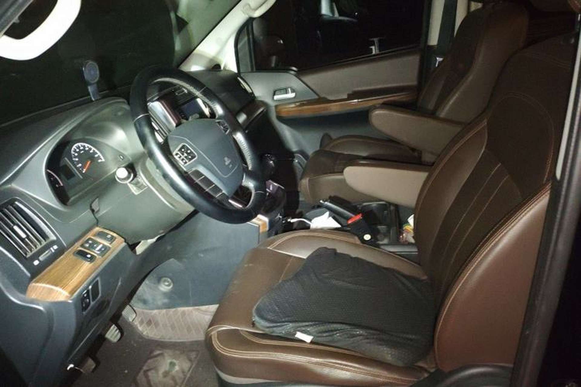 Used FORTHING Lingzhi PLUS 2022 Travel Edition 2.0L Manual Luxury Version 7 Seats Left Front Seat