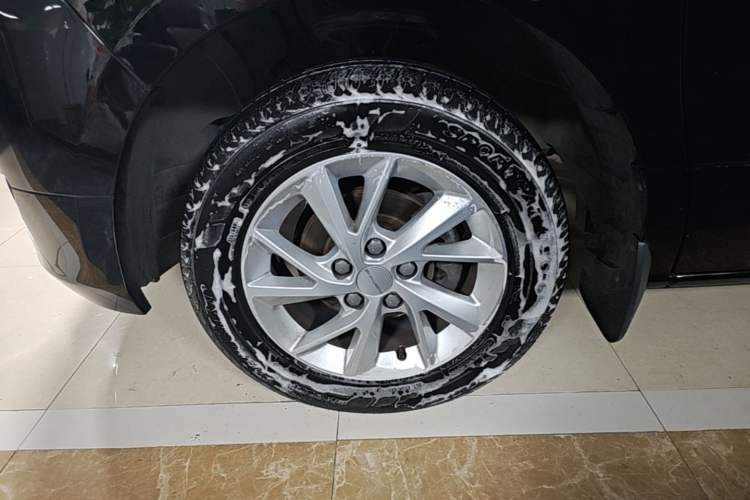 Used FORTHING Lingzhi PLUS 2022 Travel Edition 2.0L Manual Luxury Version 7 Seats Left Front Wheel Hub