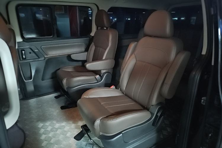 Used FORTHING Lingzhi PLUS 2022 Travel Edition 2.0L Manual Luxury Version 7 Seats Left Rear Seat