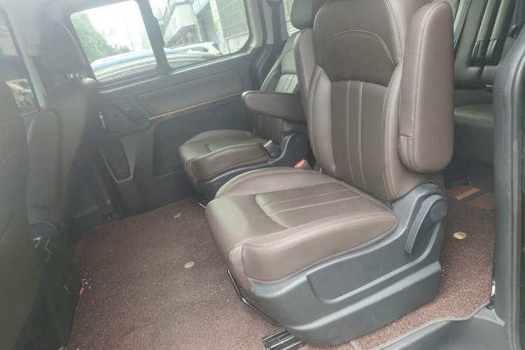 Used FORTHING Lingzhi PLUS 2022 Travel Edition 2.0L Manual Luxury Version 7 Seats Left Rear Seat
