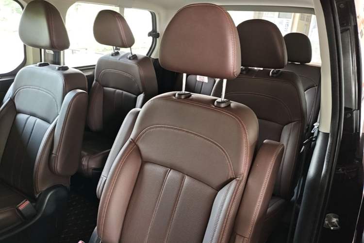 Used FORTHING Lingzhi PLUS 2022 Travel Edition 2.0L Manual Luxury 9-Seater Left Rear Seat