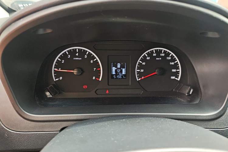 Used FORTHING Lingzhi PLUS 2022 Travel Edition 2.0L Manual Luxury Version 7 Seats Odometer Close Up