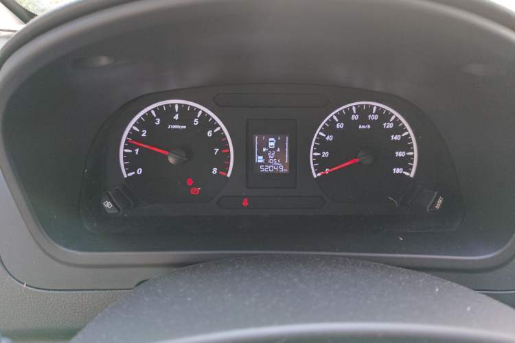 Used FORTHING Lingzhi PLUS 2022 Travel Edition 2.0L Manual Comfort Version 7 Seats Odometer Close Up