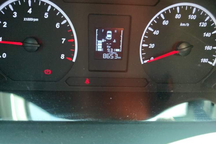Used FORTHING Lingzhi PLUS 2022 Travel Edition 2.0L Manual Comfort Version 7 Seats Odometer Close Up