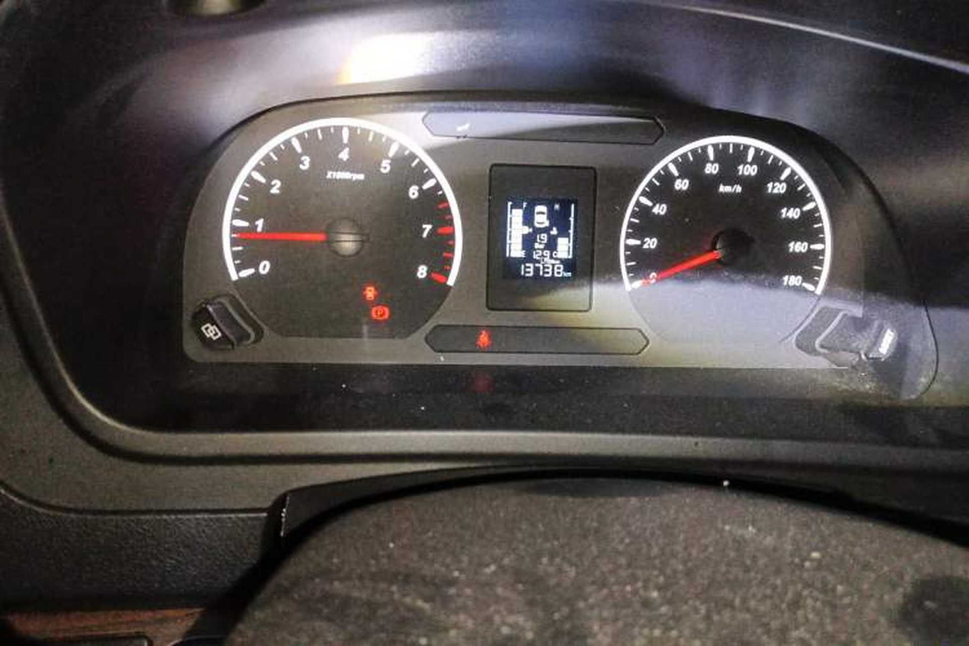 Used FORTHING Lingzhi PLUS 2022 Travel Edition 2.0L Manual Comfort Version 7 Seats Odometer Close Up