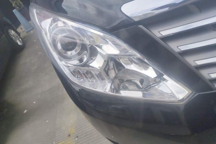 Used FORTHING Lingzhi PLUS 2022 Travel Edition 2.0L Manual Luxury Version 7 Seats Right Front Headlight