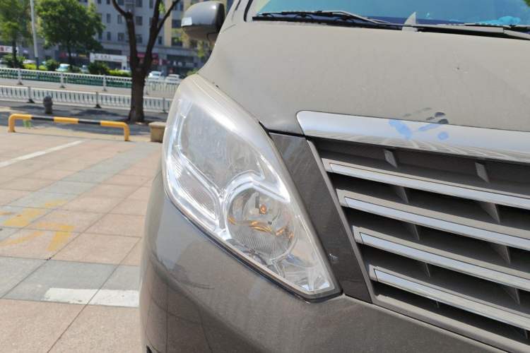 Used FORTHING Lingzhi PLUS 2022 Travel Edition 2.0L Manual Comfort Version 7 Seats Right Front Headlight