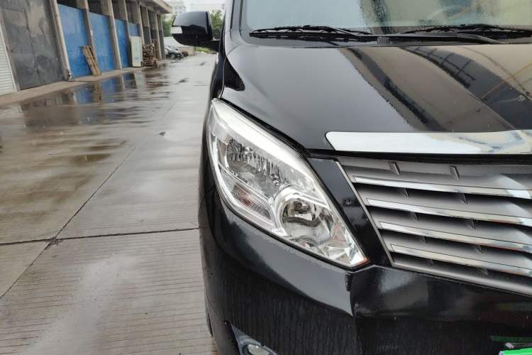 Used FORTHING Lingzhi PLUS 2022 Travel Edition 2.0L Manual Comfort Version 9 Seats Right Front Headlight