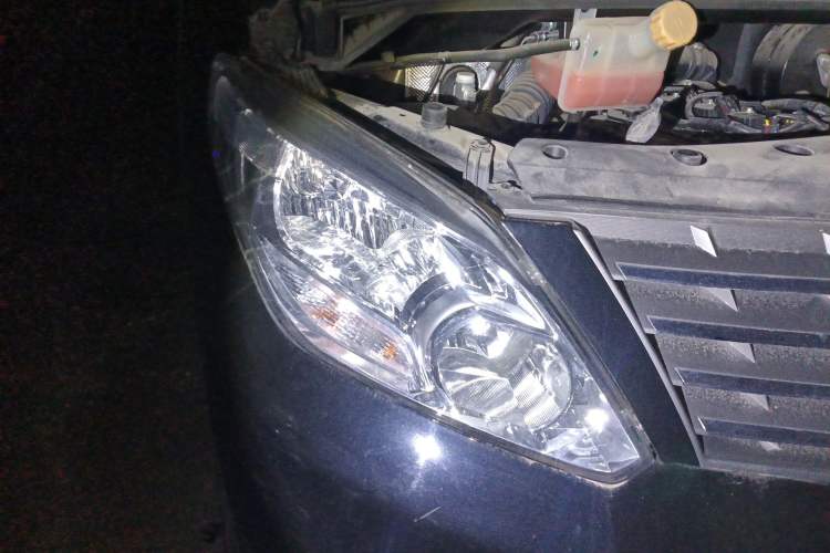 Used FORTHING Lingzhi PLUS 2022 Travel Edition 2.0L Manual Comfort Version 7 Seats Right Front Headlight