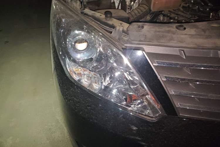 Used FORTHING Lingzhi PLUS 2022 Travel Edition 2.0L Manual Luxury Version 7 Seats Right Front Headlight