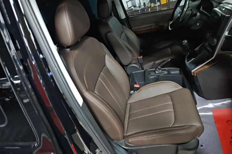 Used FORTHING Lingzhi PLUS 2022 Travel Edition 2.0L Manual Luxury Version 7 Seats Right Front Seat