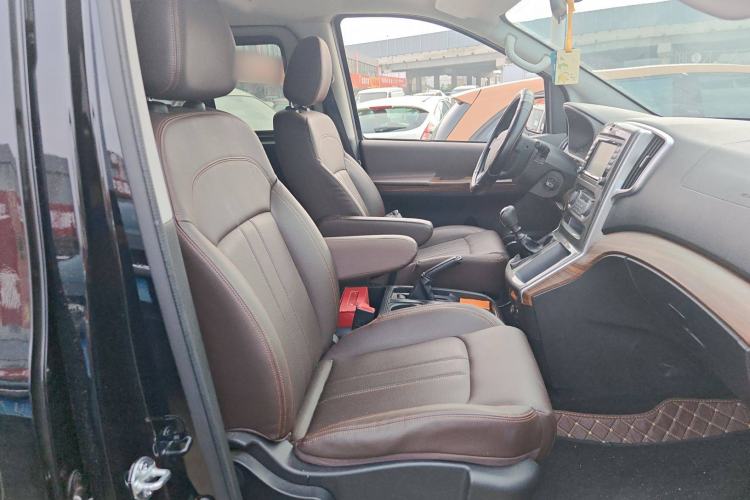 Used FORTHING Lingzhi PLUS 2022 Travel Edition 2.0L Manual Luxury Version 7 Seats Right Front Seat