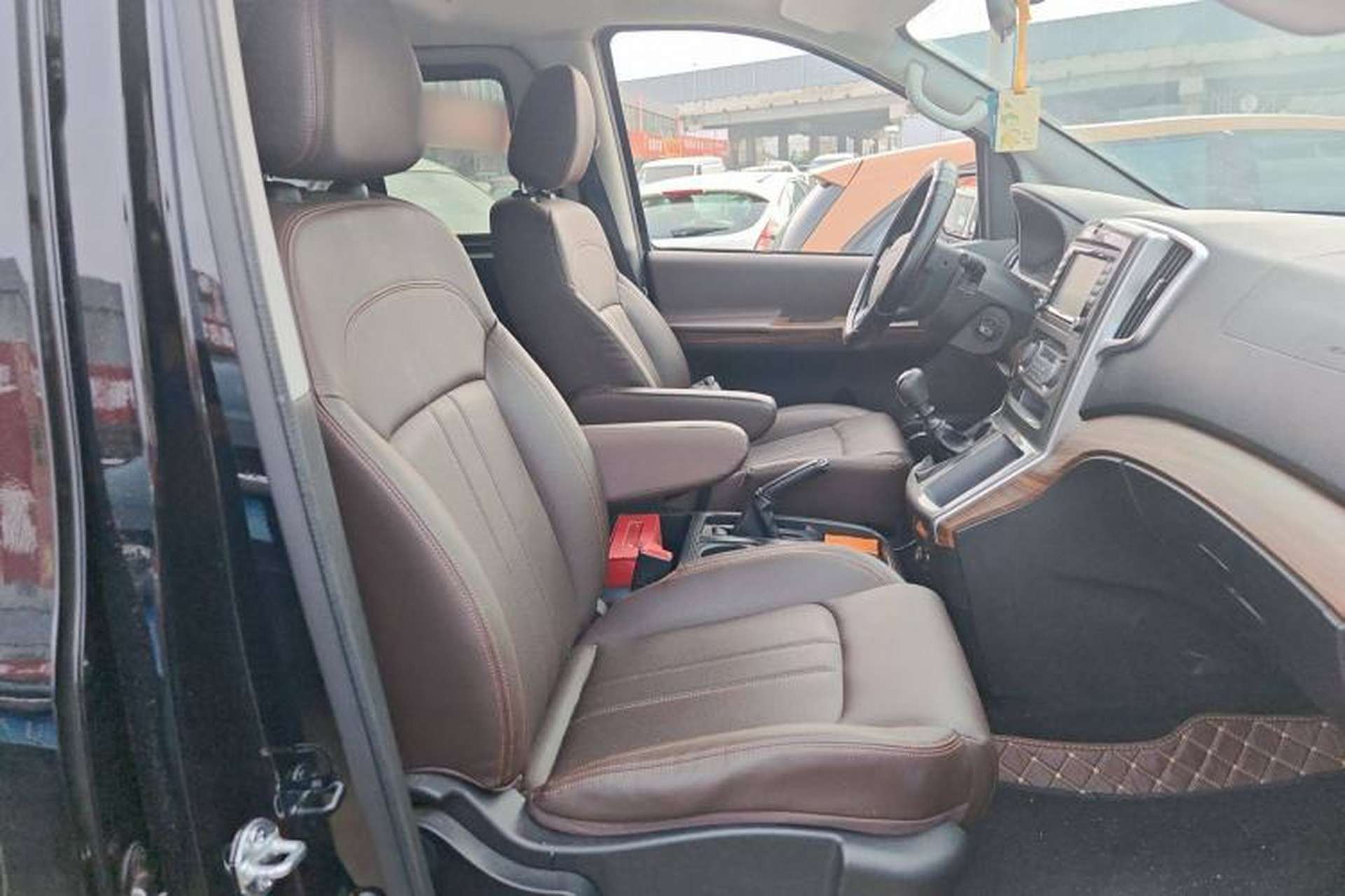 Used FORTHING Lingzhi PLUS 2022 Travel Edition 2.0L Manual Luxury Version 7 Seats Right Front Seat