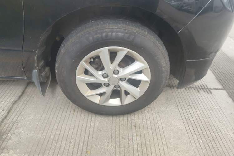 Used FORTHING Lingzhi PLUS 2022 Travel Edition 2.0L Manual Luxury Version 7 Seats Right Front Wheel Hub