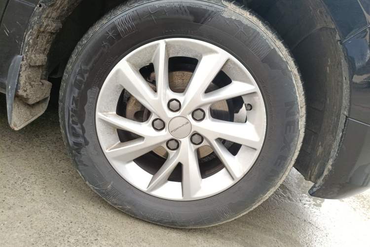 Used FORTHING Lingzhi PLUS 2022 Travel Edition 2.0L Manual Luxury Version 7 Seats Right Front Wheel Hub
