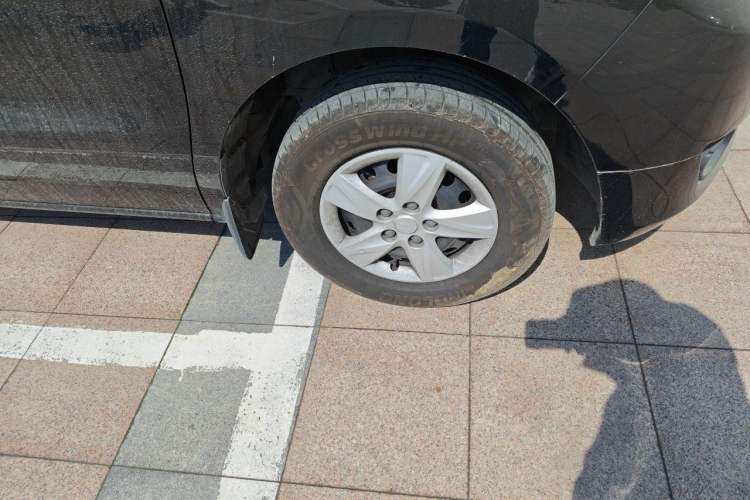 Used FORTHING Lingzhi PLUS 2022 Travel Edition 2.0L Manual Comfort Version 7 Seats Right Front Wheel Hub