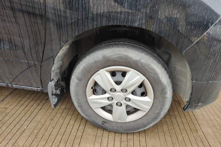 Used FORTHING Lingzhi PLUS 2022 Travel Edition 2.0L Manual Comfort Version 9 Seats Right Front Wheel Hub