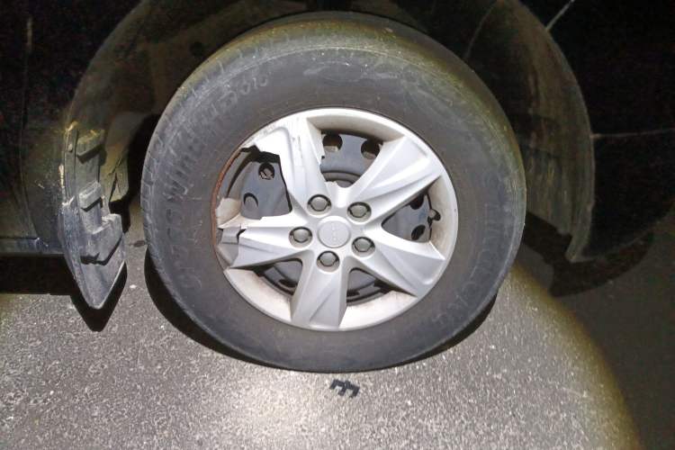 Used FORTHING Lingzhi PLUS 2022 Travel Edition 2.0L Manual Comfort Version 7 Seats Right Front Wheel Hub