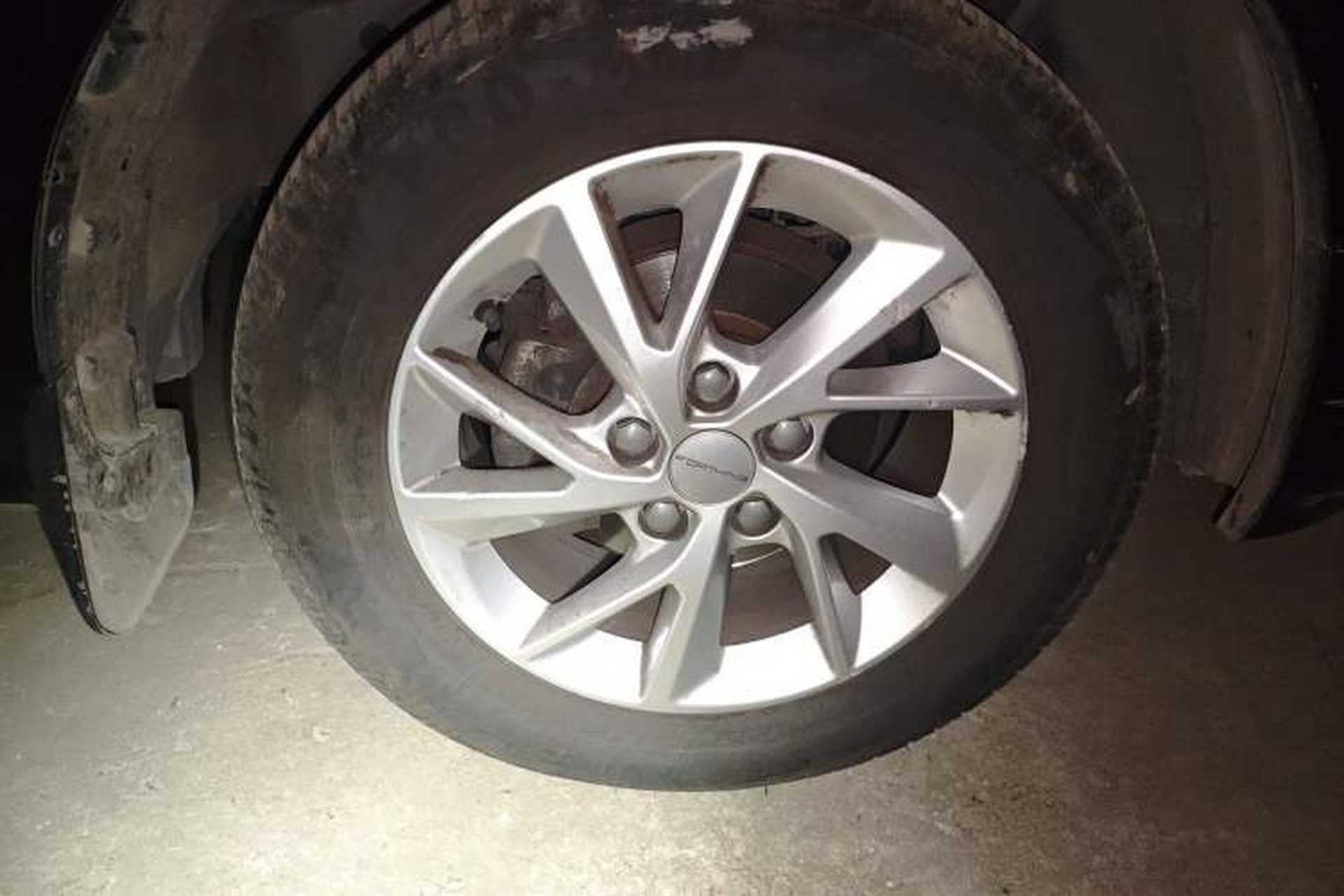 Used FORTHING Lingzhi PLUS 2022 Travel Edition 2.0L Manual Luxury Version 7 Seats Right Front Wheel Hub