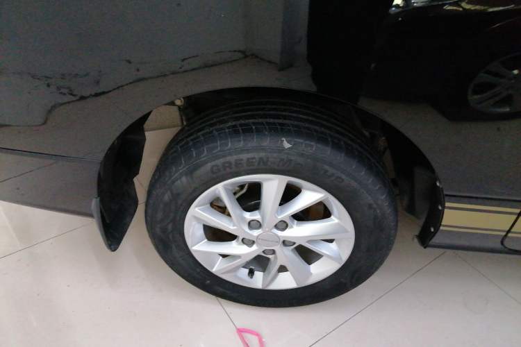 Used FORTHING Lingzhi PLUS 2022 Travel Edition 2.0L Manual Luxury Version 7 Seats Right Rear Wheel Hub
