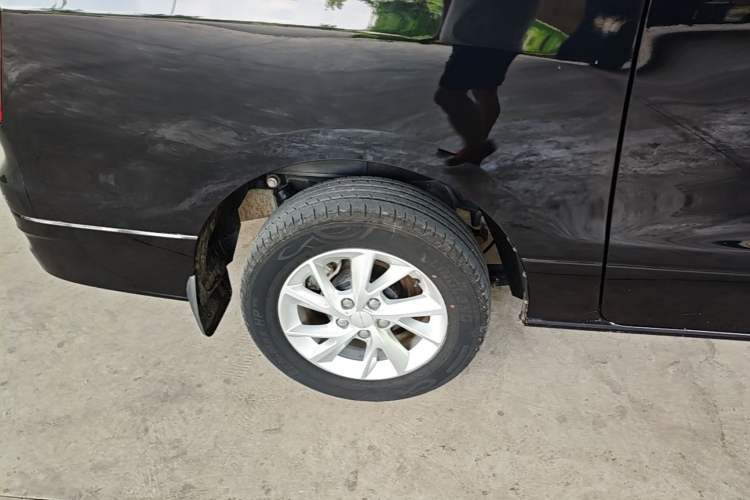 Used FORTHING Lingzhi PLUS 2022 Travel Edition 2.0L Manual Luxury 9-Seater Right Rear Wheel Hub