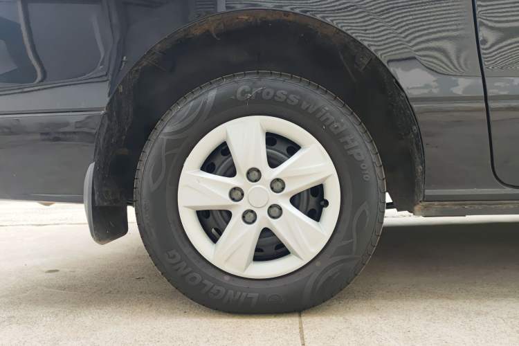 Used FORTHING Lingzhi PLUS 2022 Travel Edition 2.0L Manual Comfort Version 7 Seats Right Rear Wheel Hub