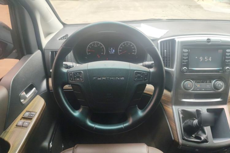 Used FORTHING Lingzhi PLUS 2022 Travel Edition 2.0L Manual Luxury Version 7 Seats Steering Wheel