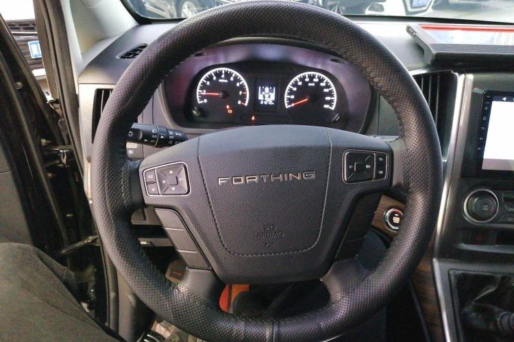 Used FORTHING Lingzhi PLUS 2022 Travel Edition 2.0L Manual Luxury Version 7 Seats Steering Wheel
