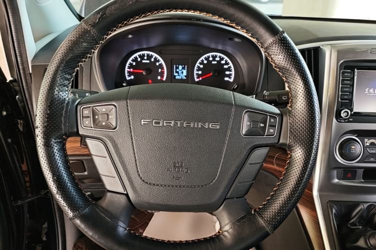 Used FORTHING Lingzhi PLUS 2022 Travel Edition 2.0L Manual Luxury 9-Seater Steering Wheel