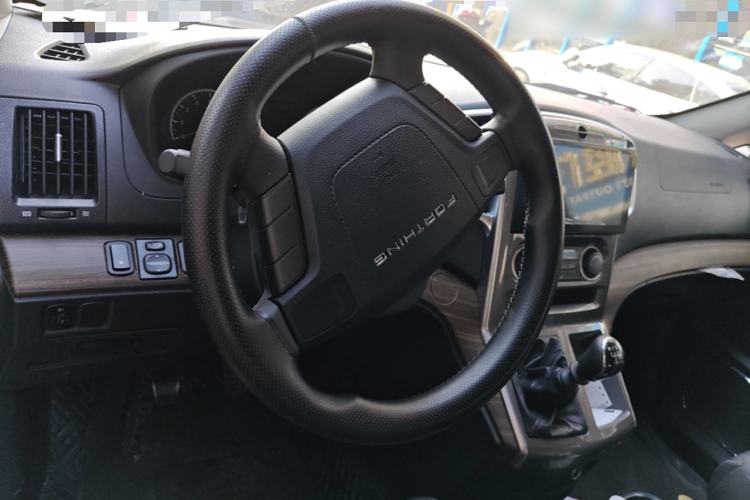 Used FORTHING Lingzhi PLUS 2022 Travel Edition 2.0L Manual Comfort Version 7 Seats Steering Wheel