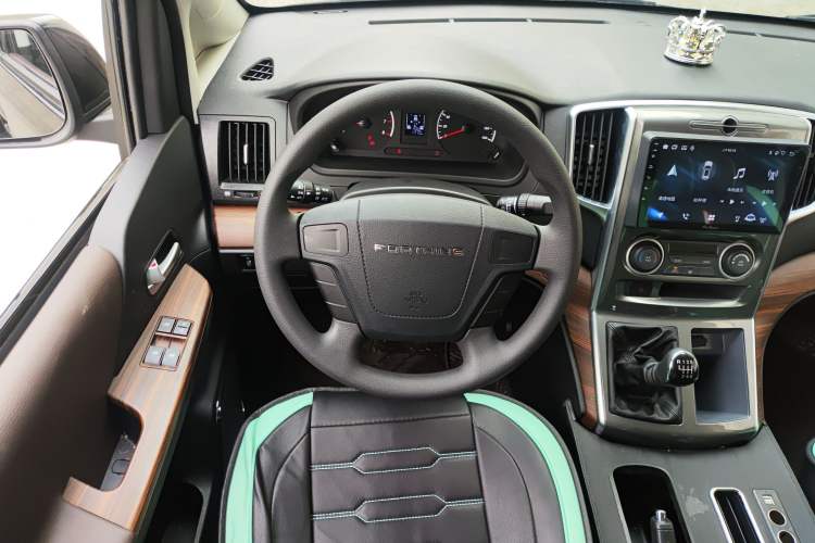 Used FORTHING Lingzhi PLUS 2022 Travel Edition 2.0L Manual Comfort Version 7 Seats Steering Wheel