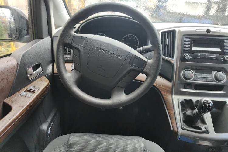 Used FORTHING Lingzhi PLUS 2022 Travel Edition 2.0L Manual Comfort Version 9 Seats Steering Wheel