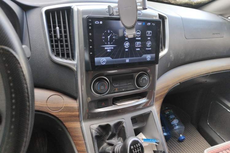 Used FORTHING Lingzhi PLUS 2022 Travel Edition 2.0L Manual Comfort Version 7 Seats Audio And AC Panel