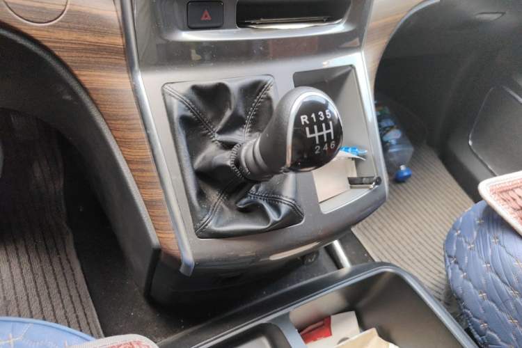 Used FORTHING Lingzhi PLUS 2022 Travel Edition 2.0L Manual Comfort Version 7 Seats Gear Lever