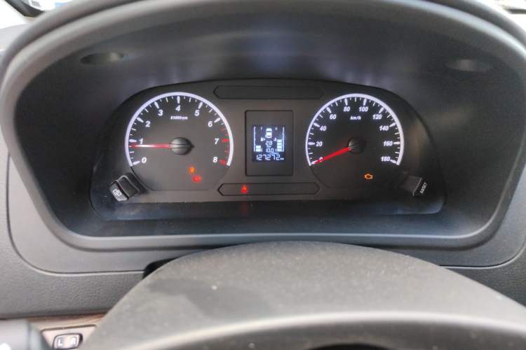 Used FORTHING Lingzhi PLUS 2022 Travel Edition 2.0L Manual Comfort Version 7 Seats Odometer Close Up