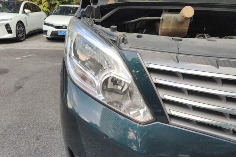 Used FORTHING Lingzhi PLUS 2022 Travel Edition 2.0L Manual Comfort Version 7 Seats Right Front Headlight