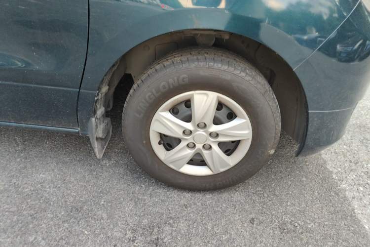 Used FORTHING Lingzhi PLUS 2022 Travel Edition 2.0L Manual Comfort Version 7 Seats Right Front Wheel Hub