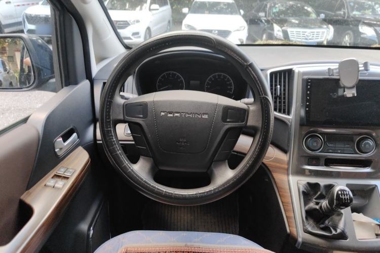 Used FORTHING Lingzhi PLUS 2022 Travel Edition 2.0L Manual Comfort Version 7 Seats Steering Wheel