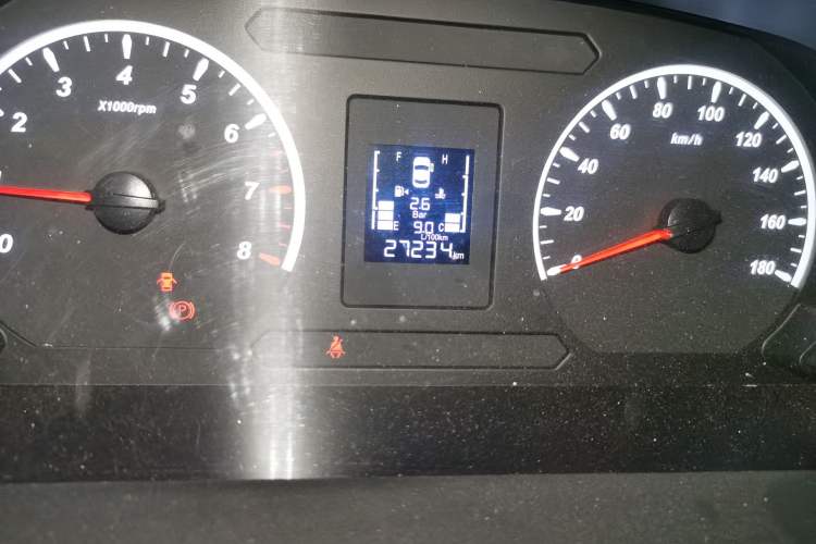 Used FORTHING Lingzhi PLUS 2022 Travel Edition 2.0L Manual Luxury Version 7 Seats Odometer Close Up