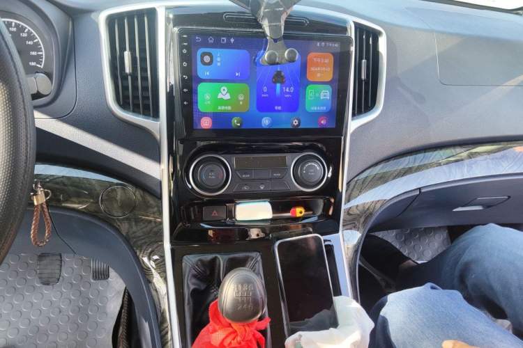 Used FORTHING Lingzhi PLUS 2023 2.0L Manual Comfort Version CNG 7-Seater Audio And AC Panel