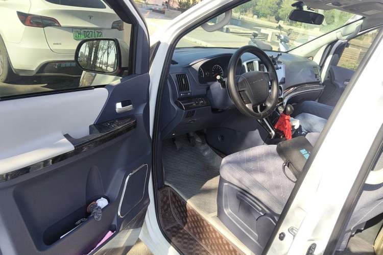 Used FORTHING Lingzhi PLUS 2023 2.0L Manual Comfort Version CNG 7-Seater Driver Seat